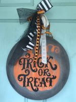 Door Hanger $45 *Bow is not included in the price but can be added on at the event for an additional cost.
